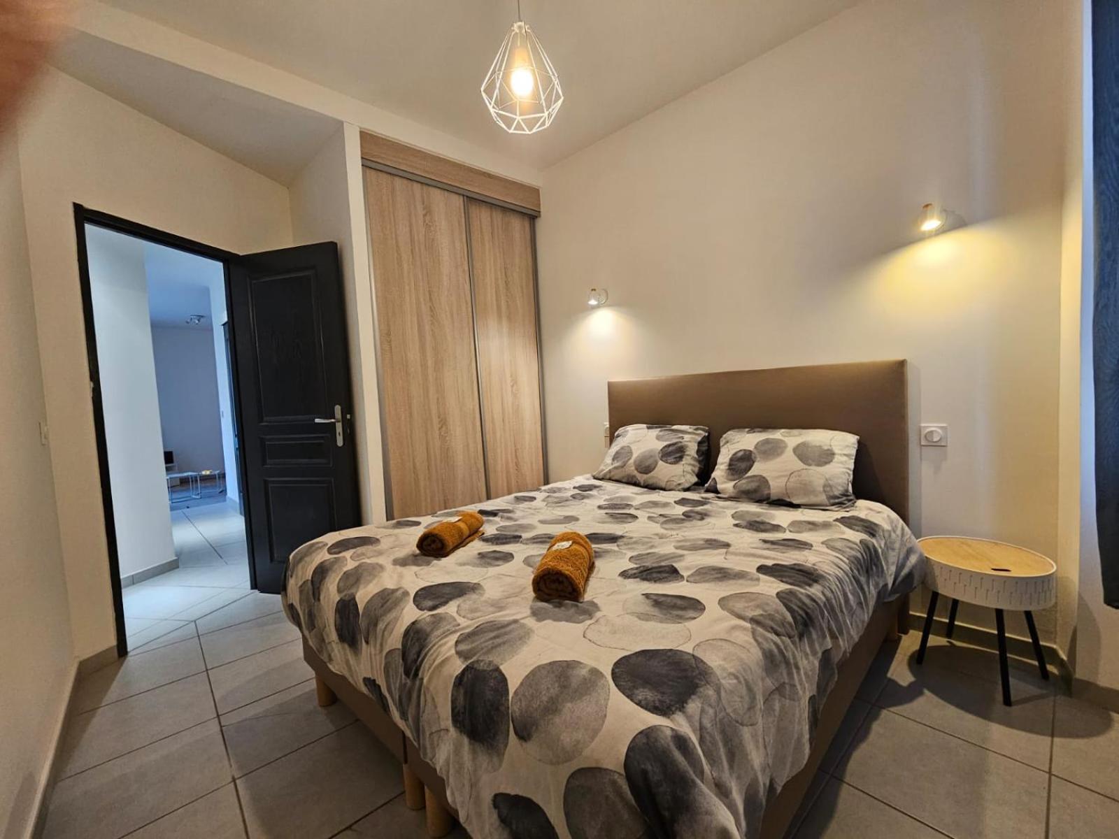 Le Contemporain-2 Chambres-Vue Eglise Saint Paul Nimes Bagian luar foto
